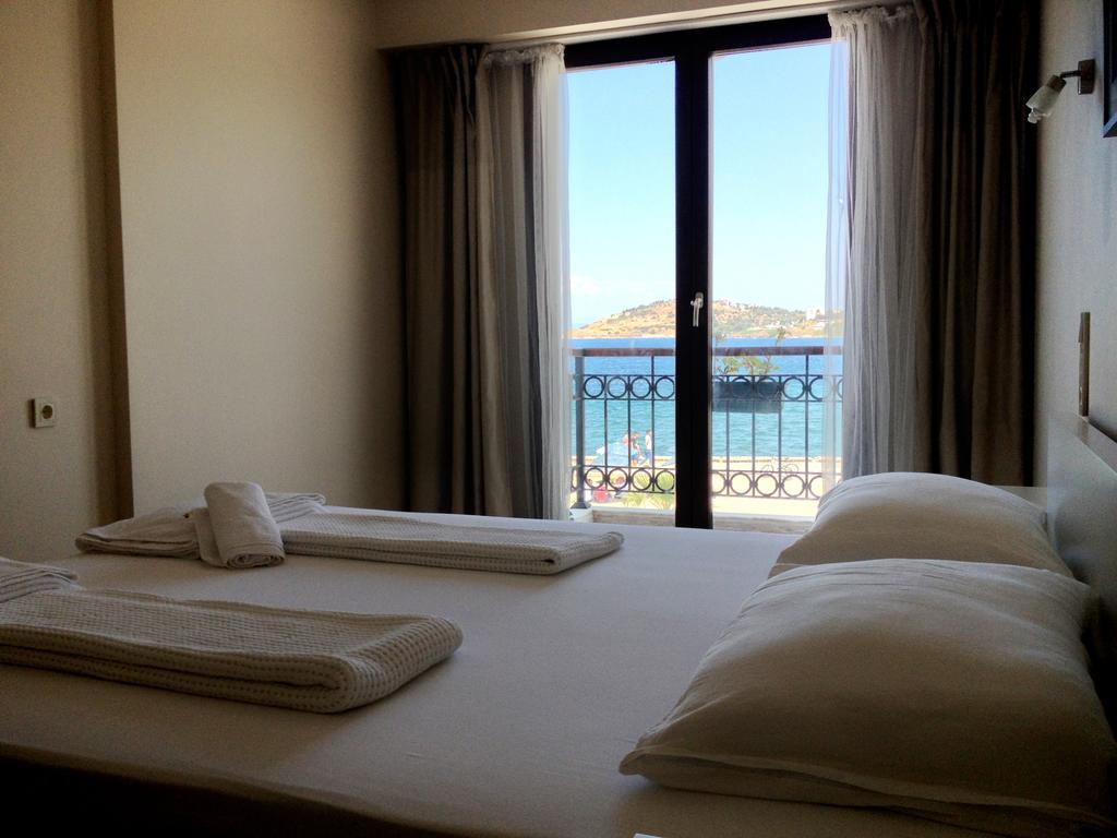 Nemrut Bay Otel Yenifoca Zimmer foto